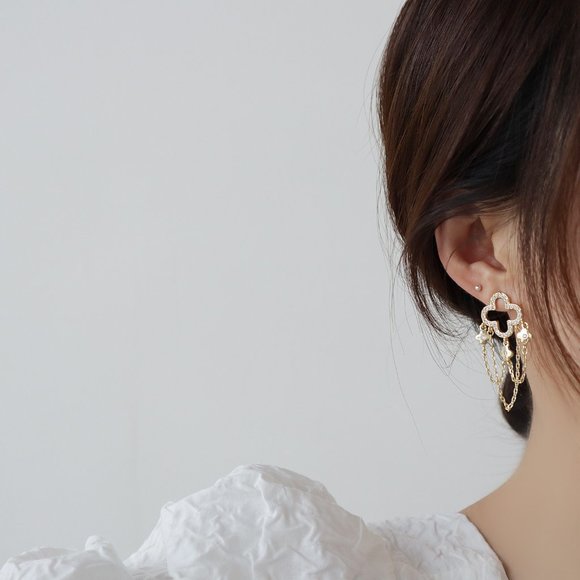 NEW 14K Gold Plated Diamond Clover Chain Earrings - Picture 4 of 5